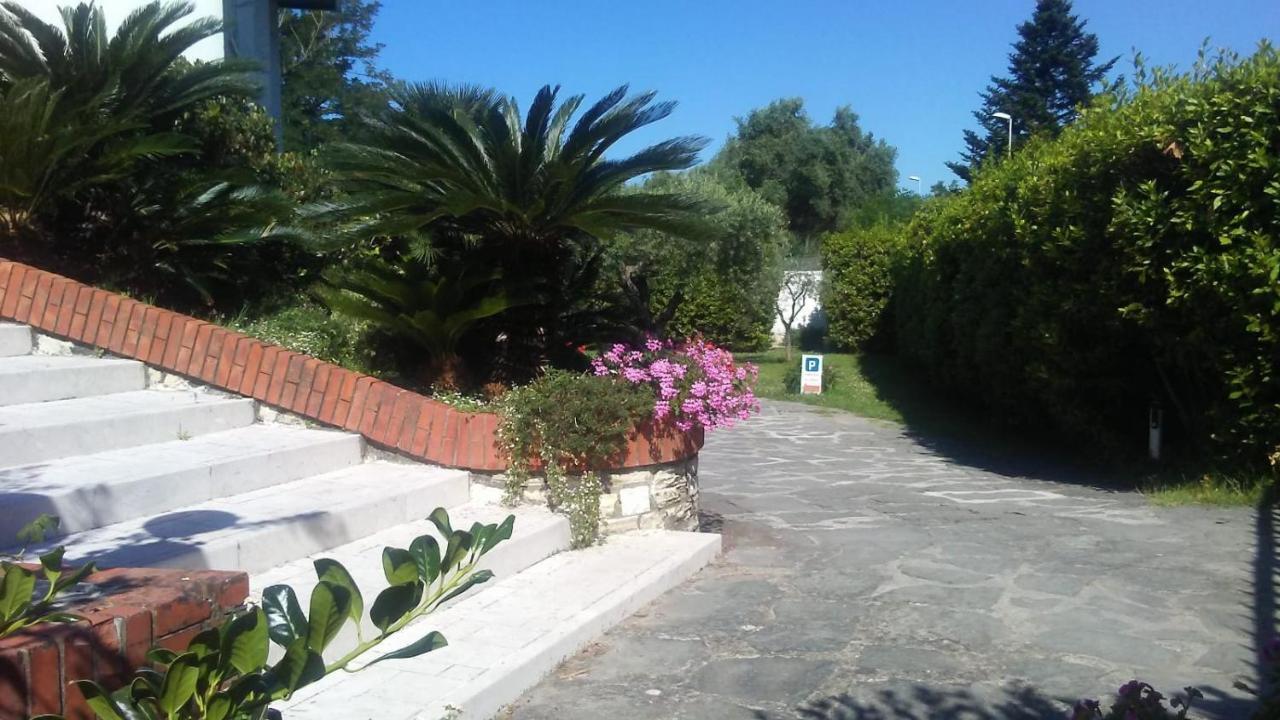 B&B Tra Mare E Marmo Marina Di Carrara Buitenkant foto