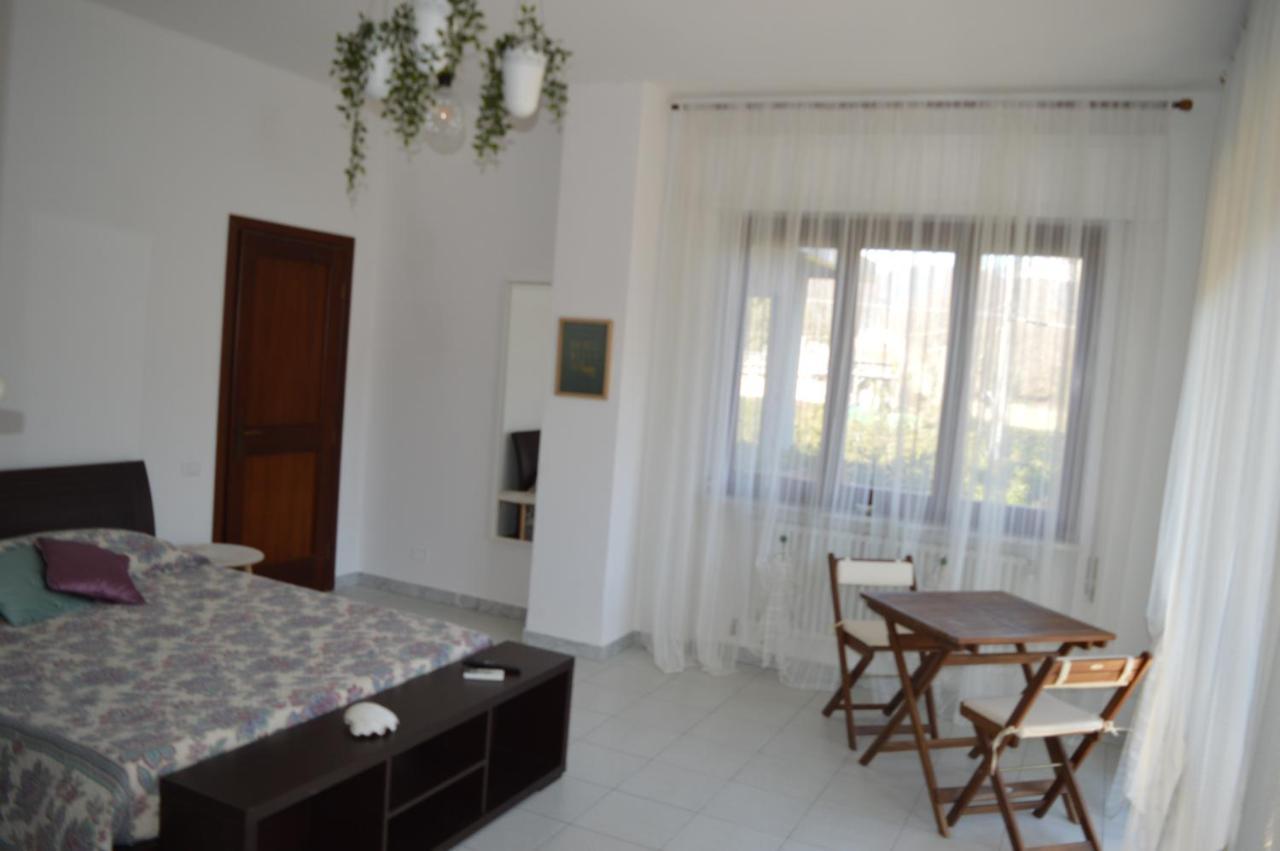B&B Tra Mare E Marmo Marina Di Carrara Buitenkant foto