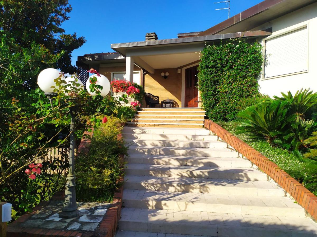 B&B Tra Mare E Marmo Marina Di Carrara Buitenkant foto