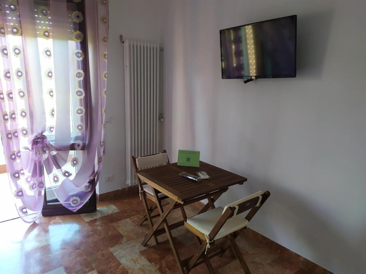 B&B Tra Mare E Marmo Marina Di Carrara Buitenkant foto