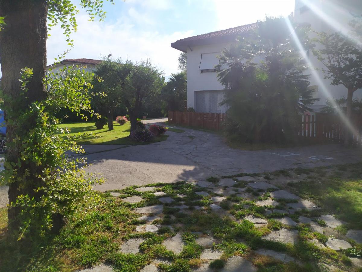 B&B Tra Mare E Marmo Marina Di Carrara Buitenkant foto