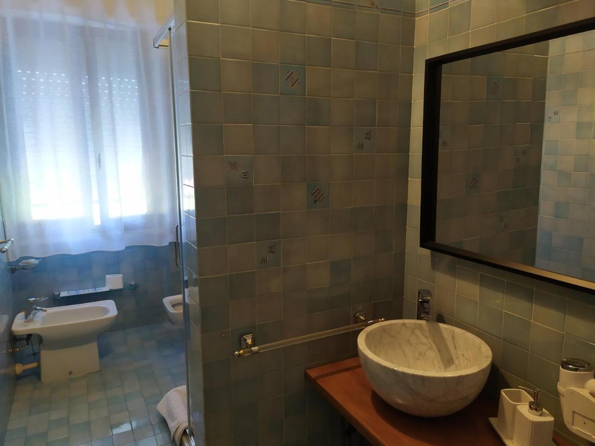 B&B Tra Mare E Marmo Marina Di Carrara Buitenkant foto