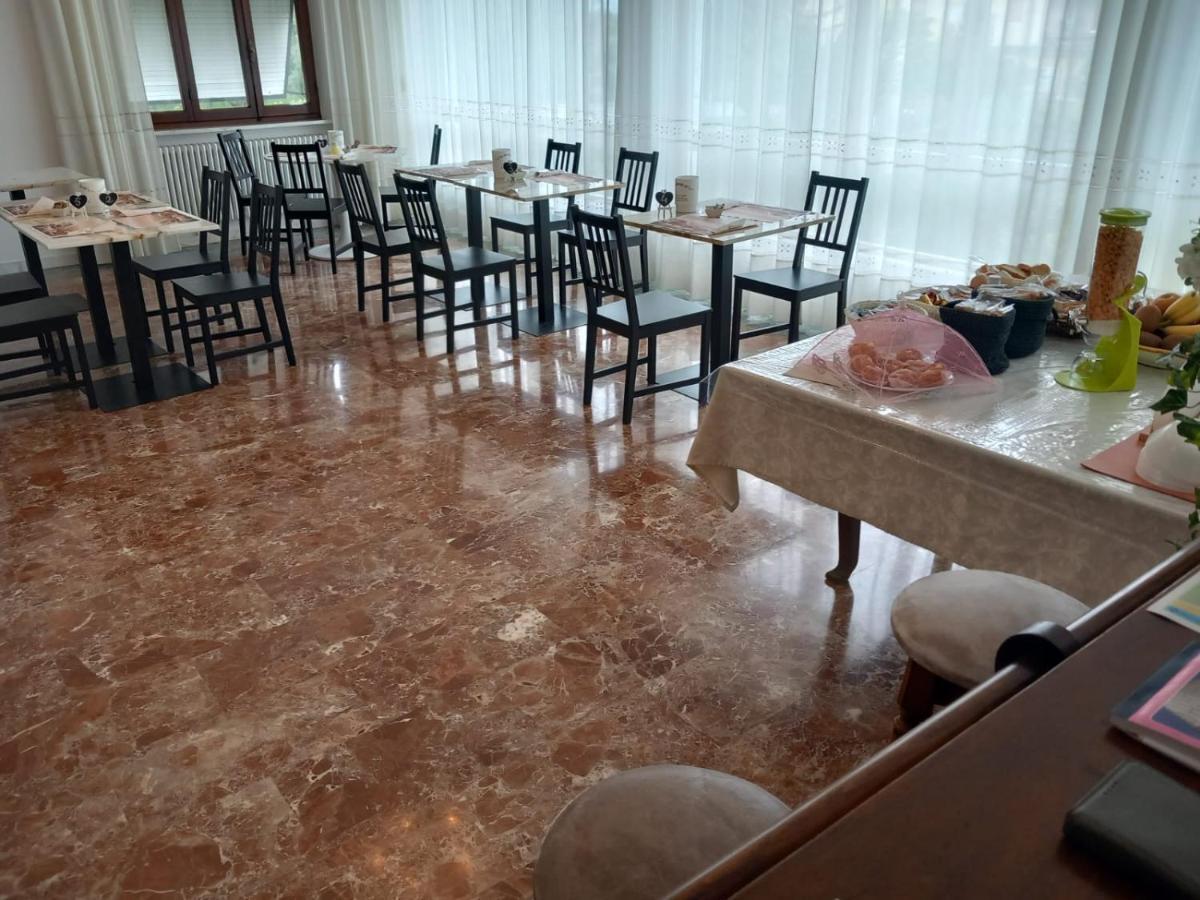 B&B Tra Mare E Marmo Marina Di Carrara Buitenkant foto